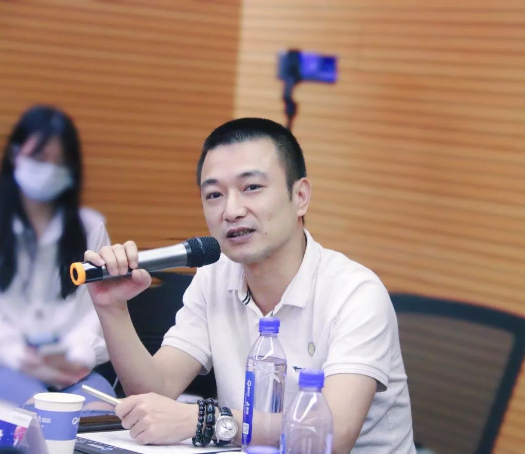 萬德建設(shè)集團(tuán)總裁邱偉雄發(fā)言