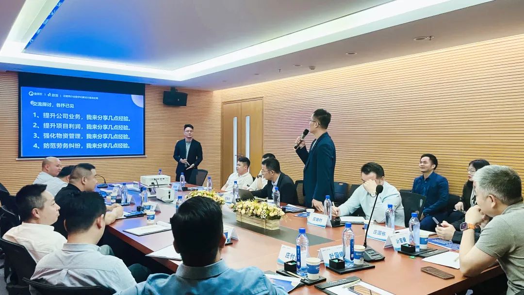 嘉賓們熱烈探討交流